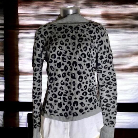 Apt.9 Gray Leopard Animal Print Shirttail Turtleneck Layered Look Sweater M EUC - Picture 9 of 16